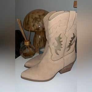 Women’s cowboy boots